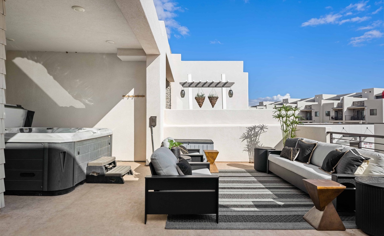 Unit 2 Deck / Patio Seating / Hot Tub