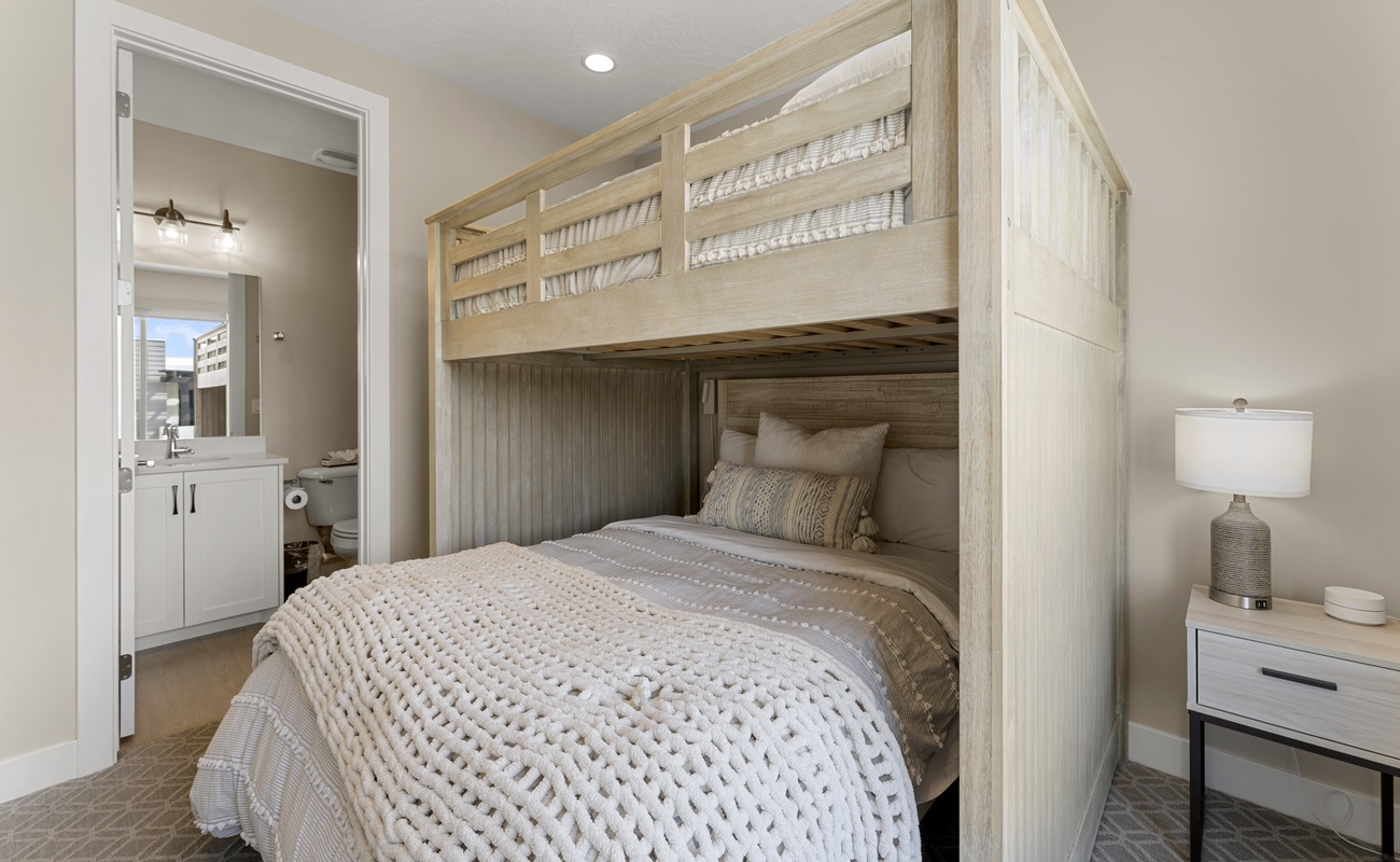 Twin over Queen Bunkbed