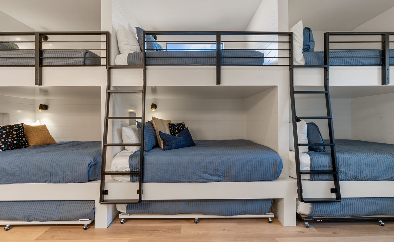 3 Double/Queen Bunks + 3 Twin Trundles/Attached Bath