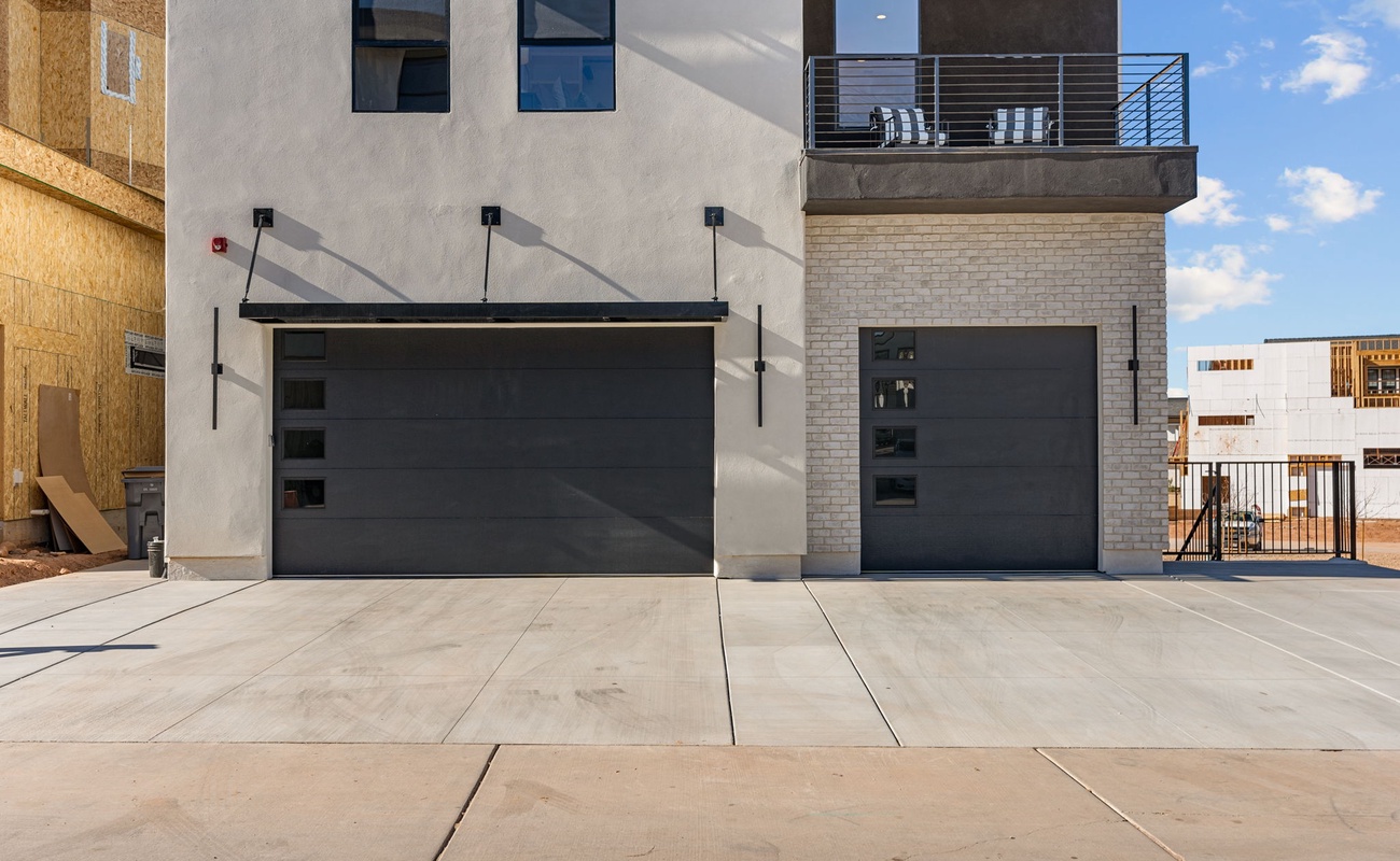 House 1: Garage Exterior