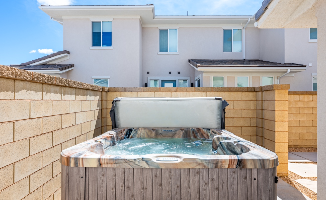 House 1: Private Hot Tub