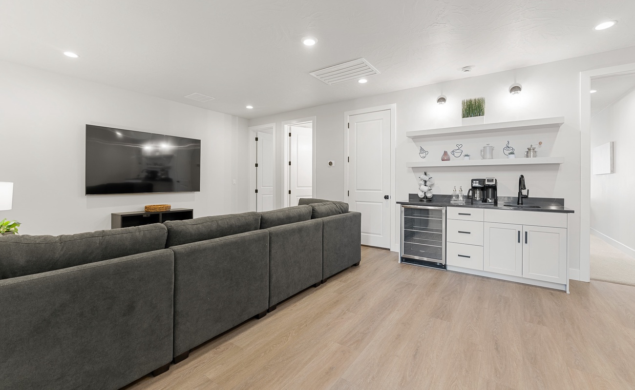 Family Room / Kitchenette (2nd Level)