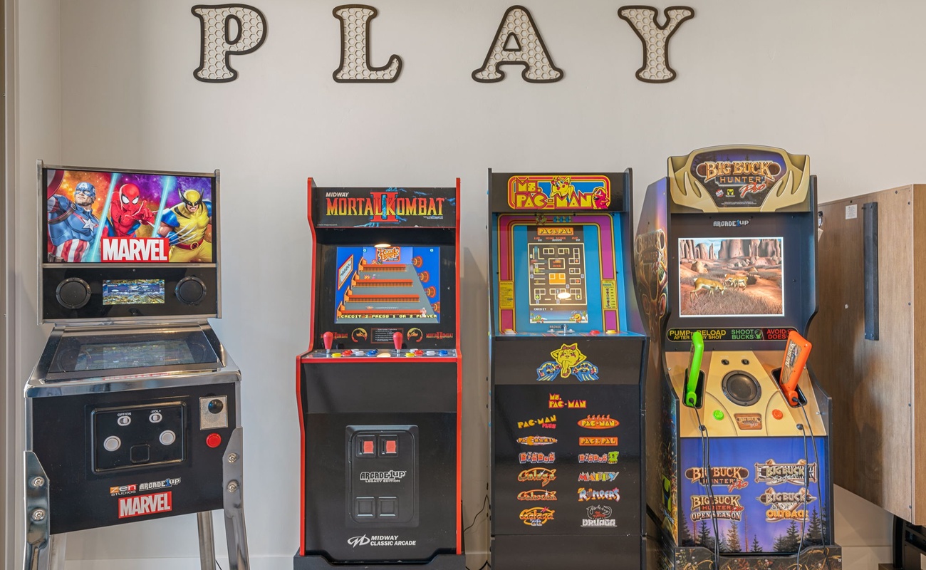 2nd Floor Family Room - Arcades