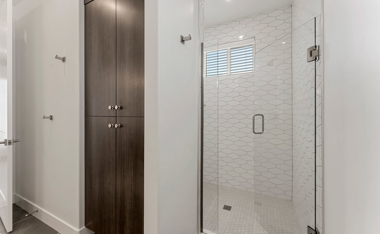 Casita Attached Full Bath