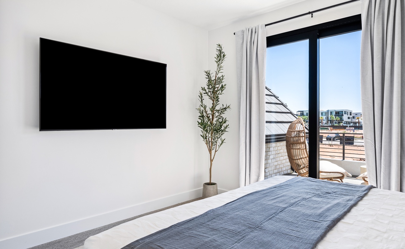 King Bedroom / Attached Bath