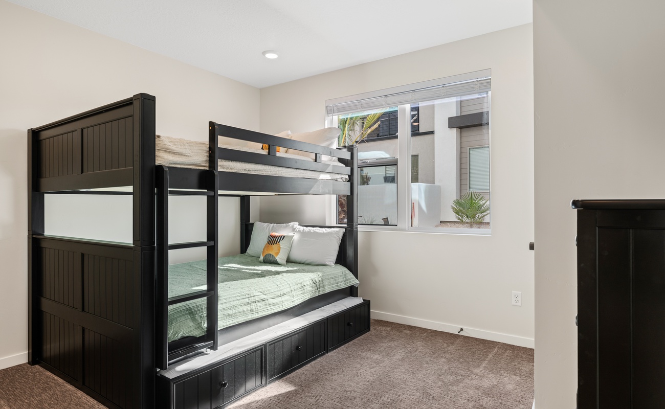 Q/Q Bunk with T XL Trundle Bunk Room