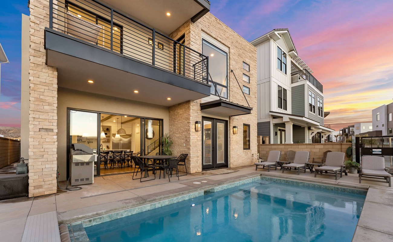 Backyard Private Pool