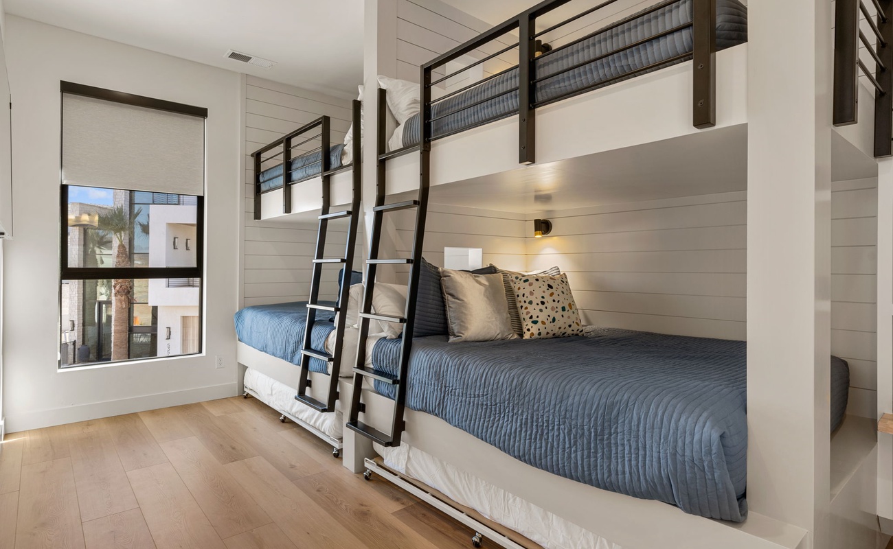 2 Double/Queen Bunks + 2 Twin Trundle Beds