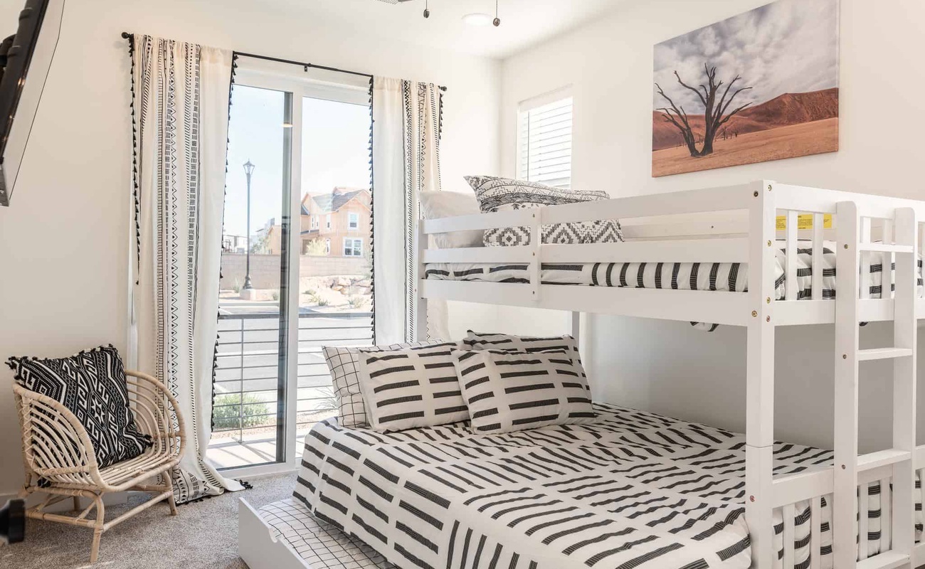 Twin/Queen Bunk + Trundle