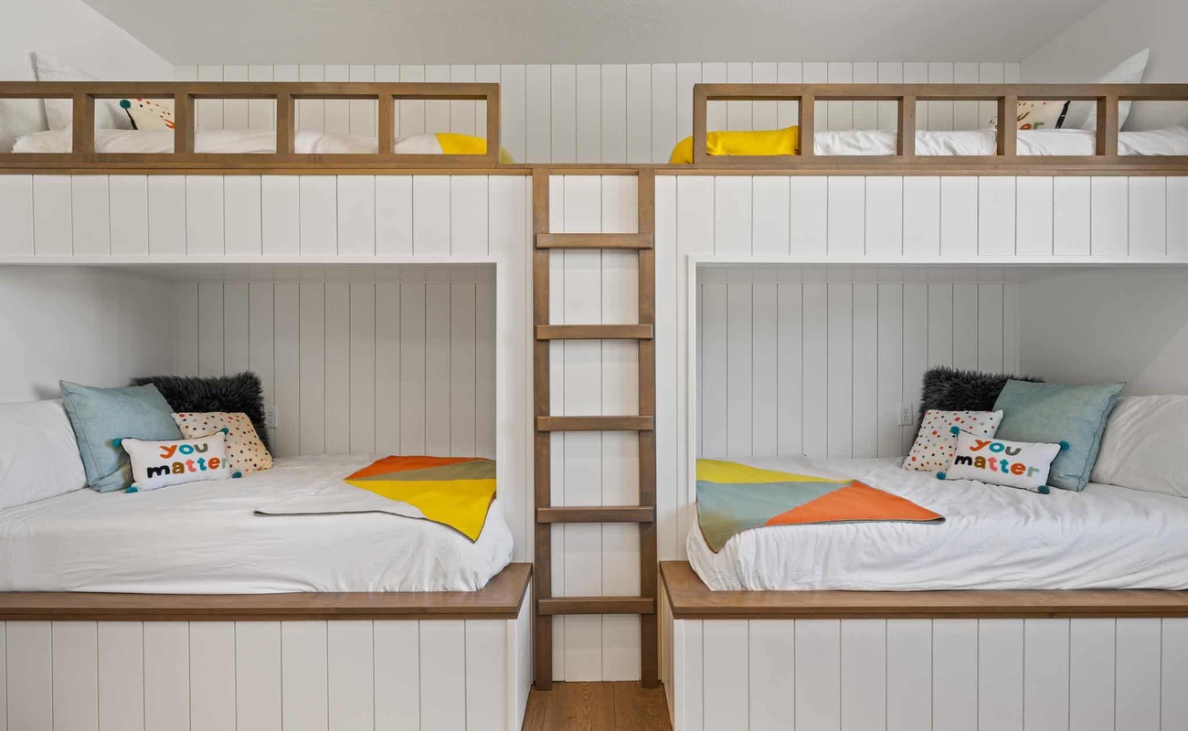 2 Twin/Full Bunks