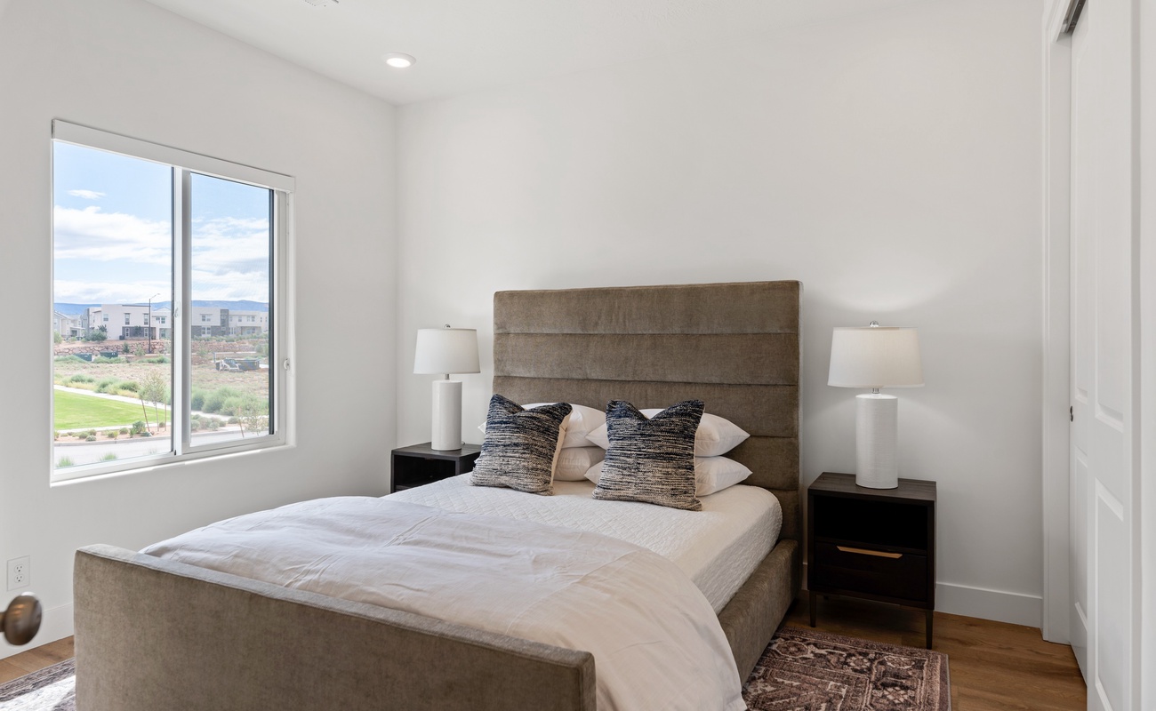 Master Bedroom 4 with Queen Bed