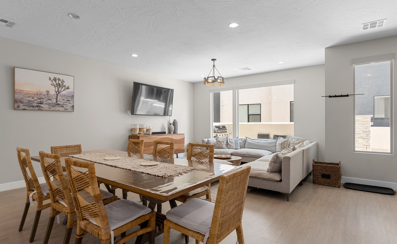 Living Room / Dining Table