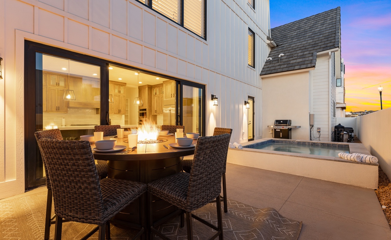 Patio / Firetable / Hot Tub