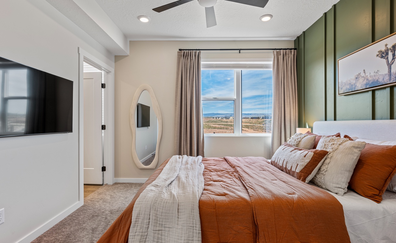Queen Bedroom