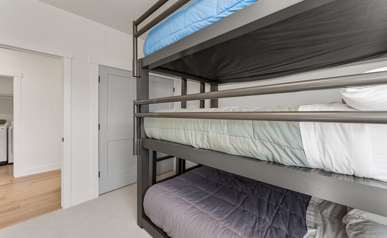 Queen/Queen/Queen Bunk