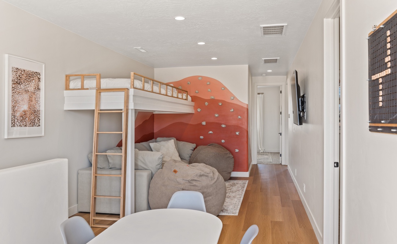 Bunk Room / Loft