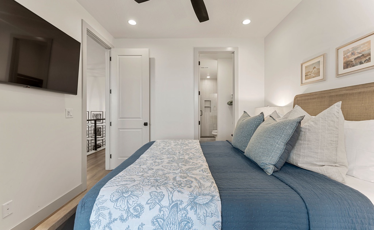 Queen Bedroom