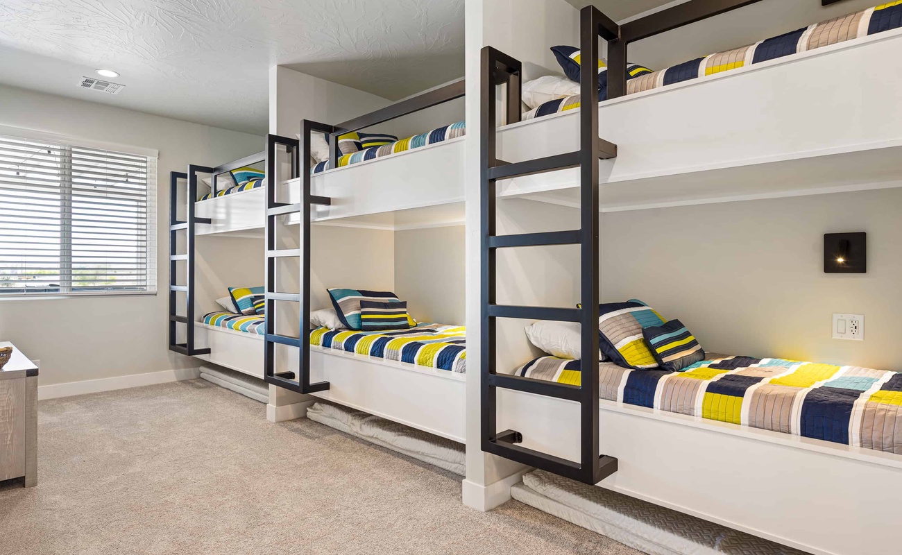 3 T/T built-in bunks (M) Bunk Room