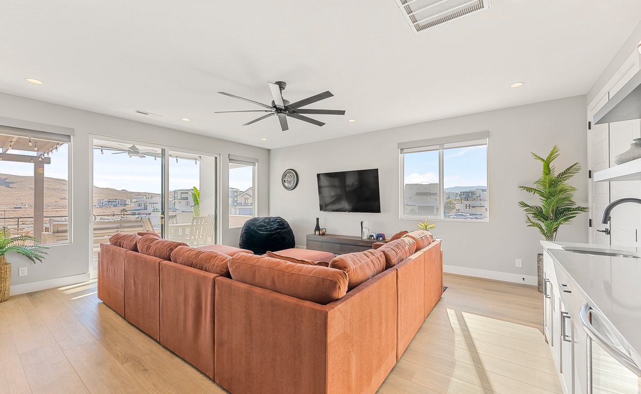 Upstairs Loft with Kitchenette