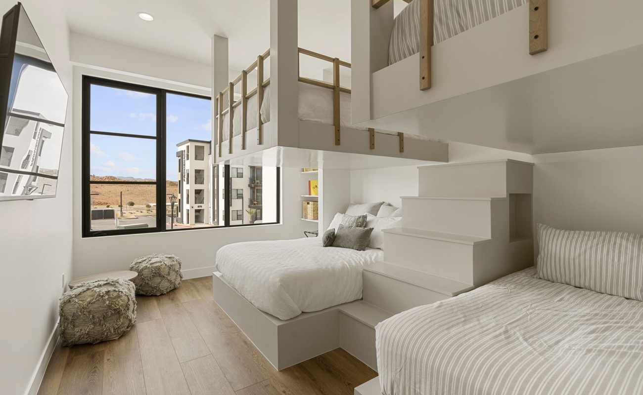 Unit A - Queen/Queen + Twin/Twin Bunks