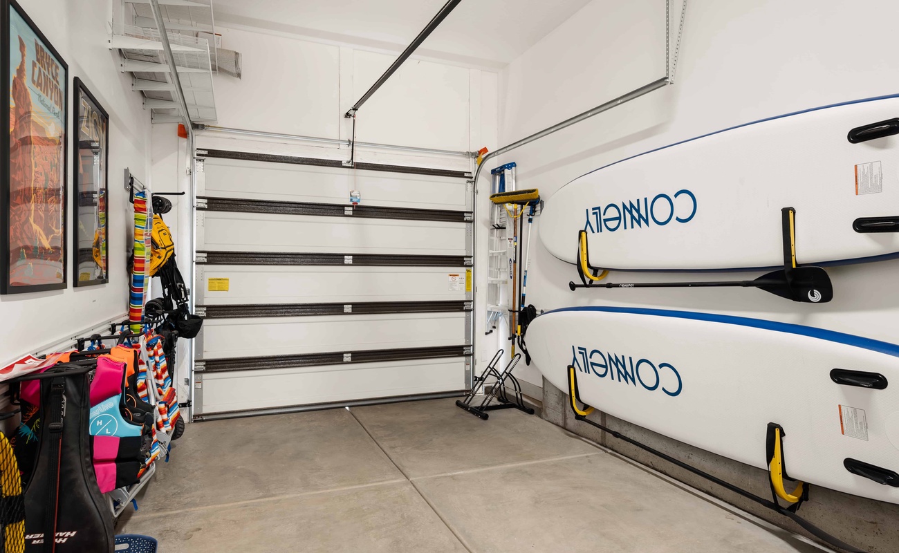Garage / Paddleboards