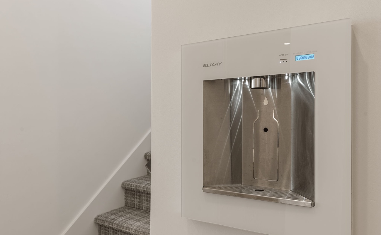 Wall-mounted Water Station