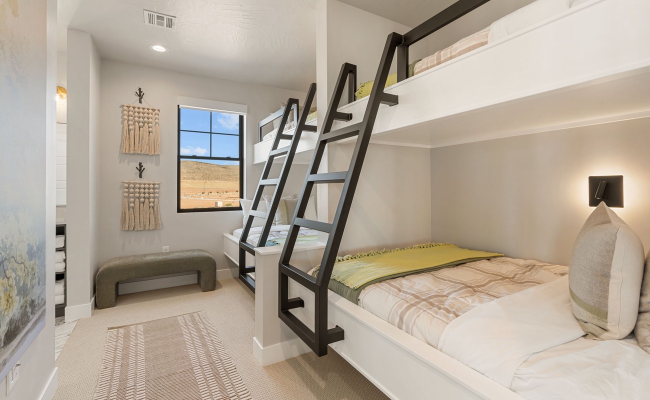 2 Twin/Double Bunks/Attached Bath