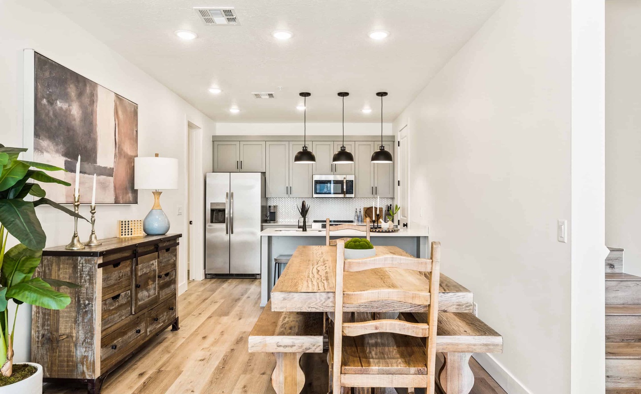Dining / Kitchen Area
