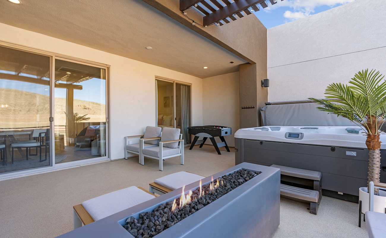 Private Hot Tub + Fire Table + Foosball