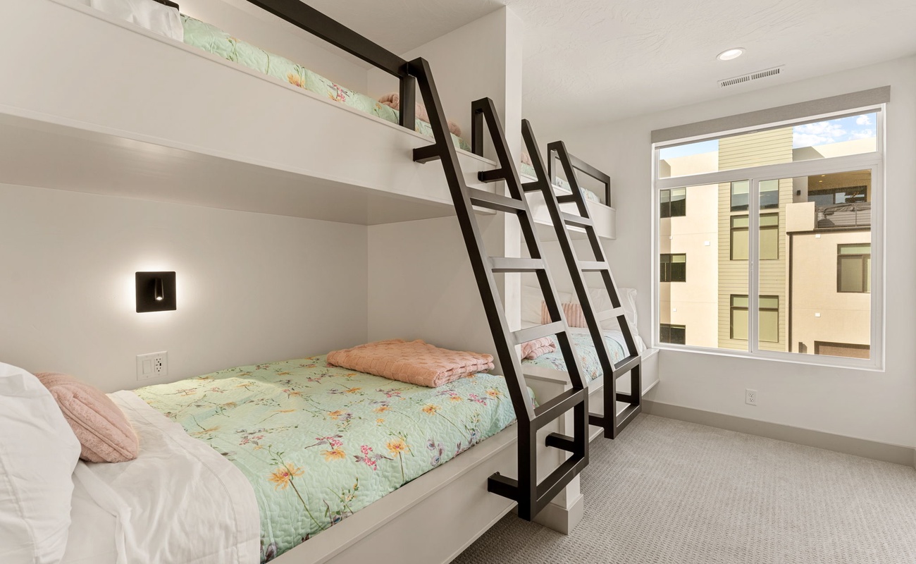 2 Twin/Double Bunks
