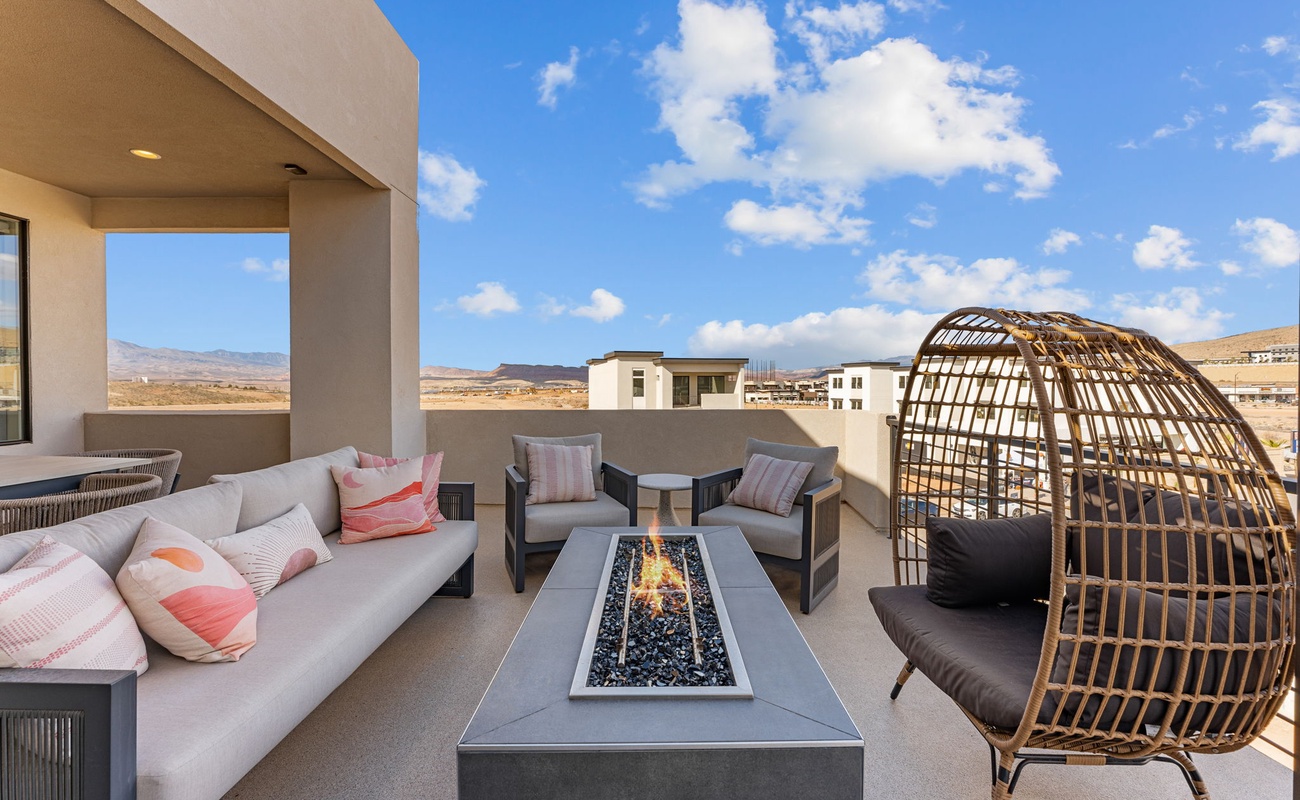 Private Hot Tub + Fire Table