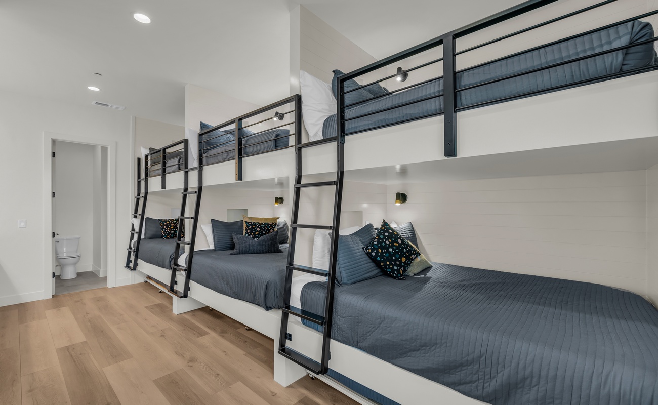 3 Double/Queen Bunks + 3 Twin Trundles