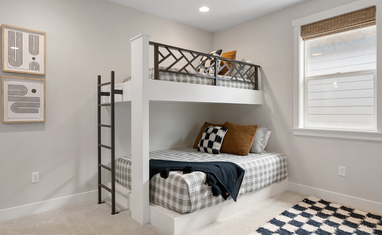 Twin/Queen Bunk Room
