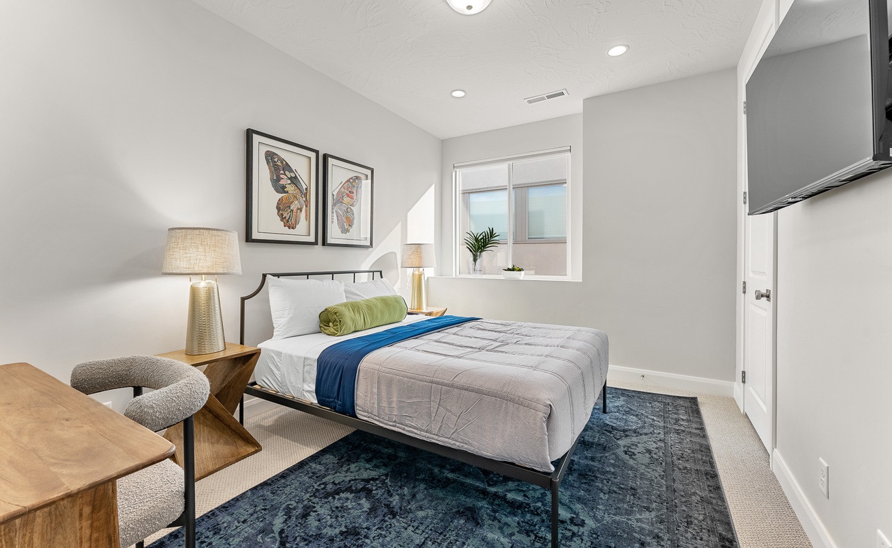 Queen Bedroom