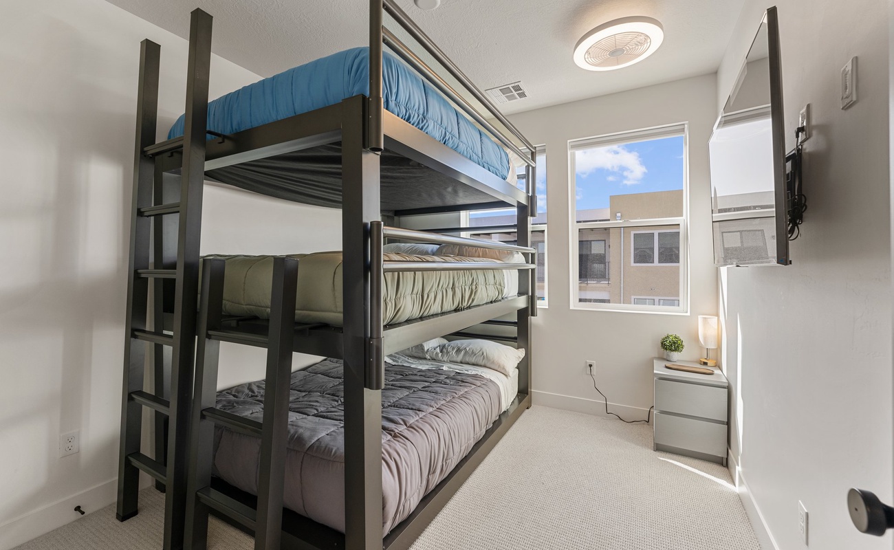 Queen/Queen/Queen Bunk Bed