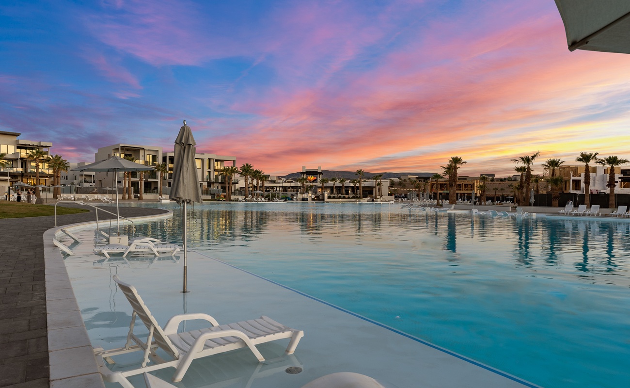 Lagoon-Front Backyard Access