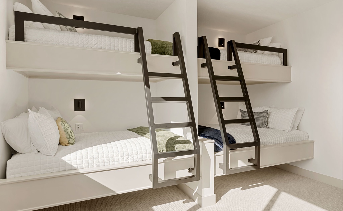 2 Twin/Double Bunks