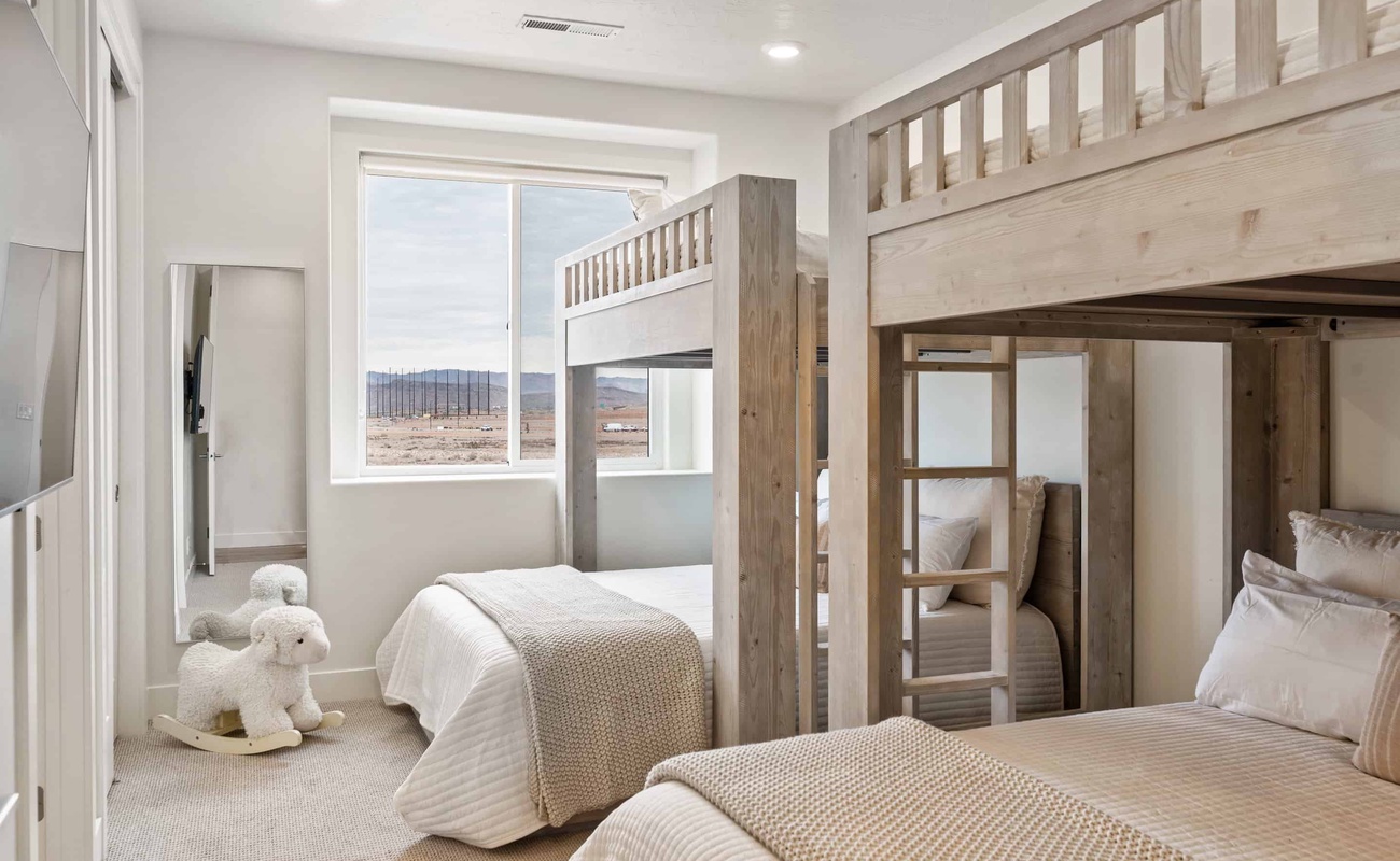 2 Full / Queen Bunks