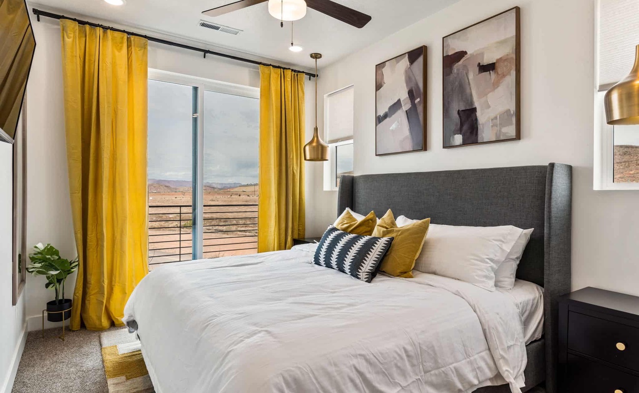 King Bed/Attached Bath