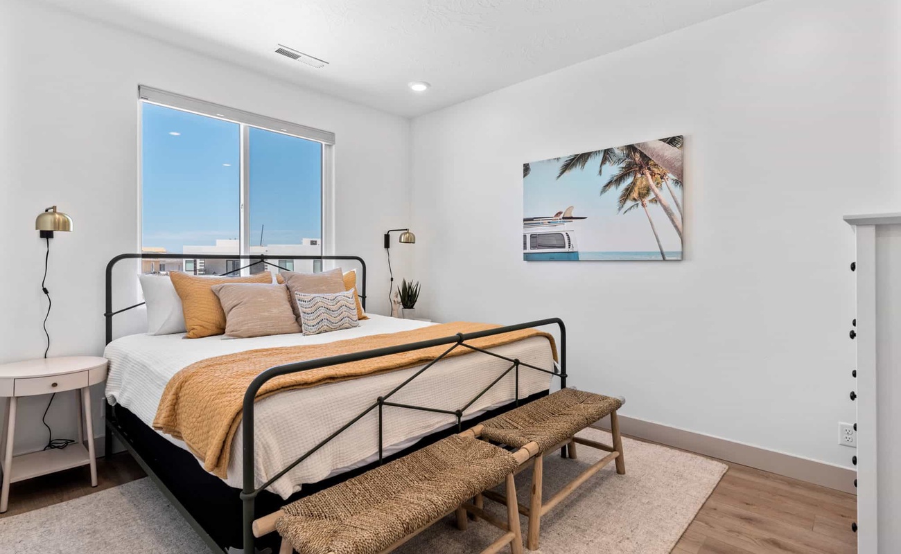 King Bed / Attached Bath