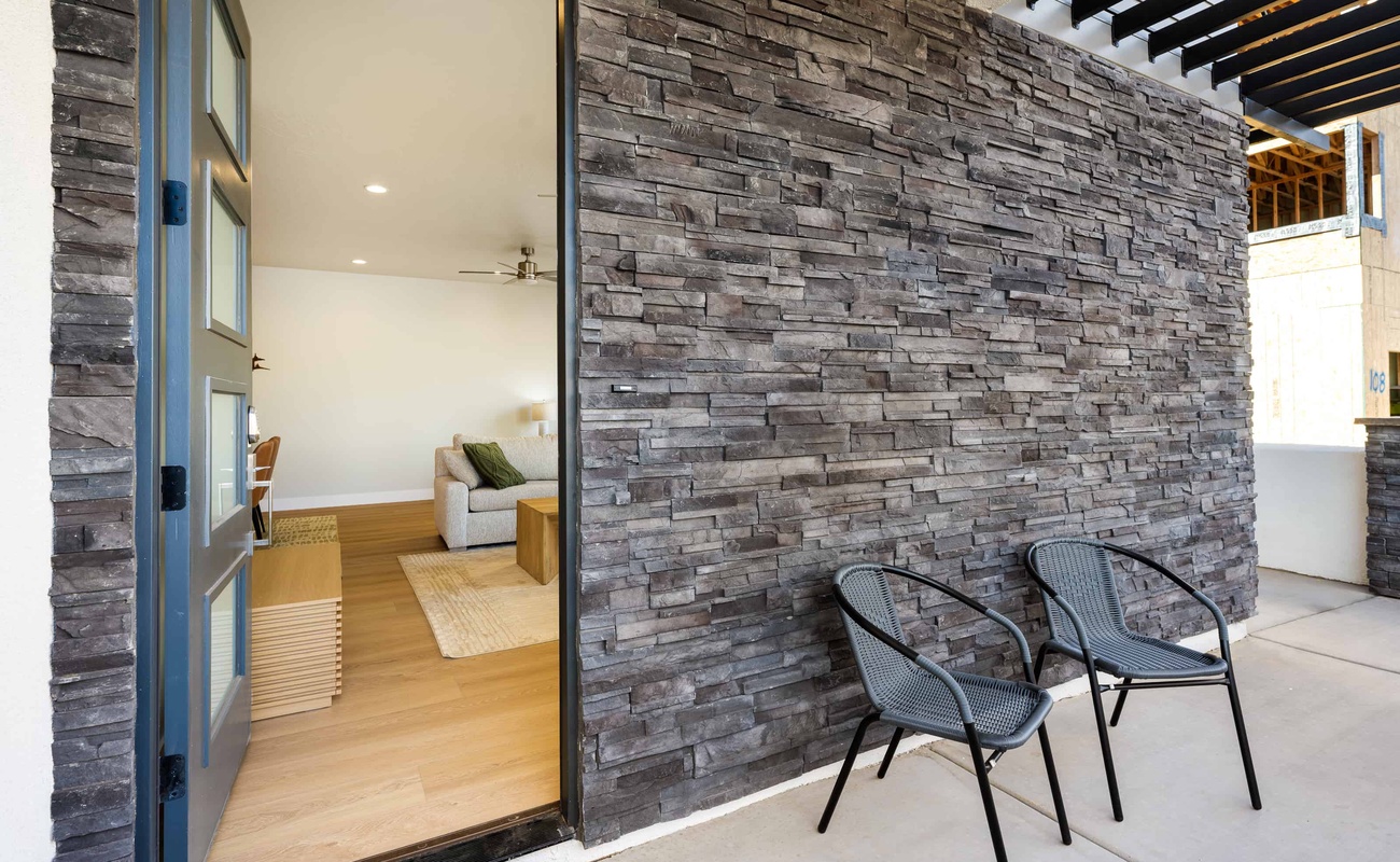 Walk-Out to the Outdoor patio, TV, Fire Pit, Hot Tub