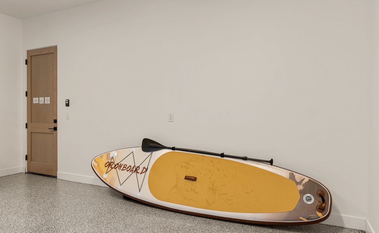 Unit B - Garage Amenities