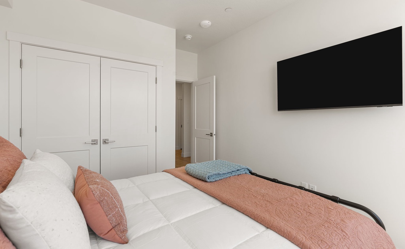 Queen Bedroom