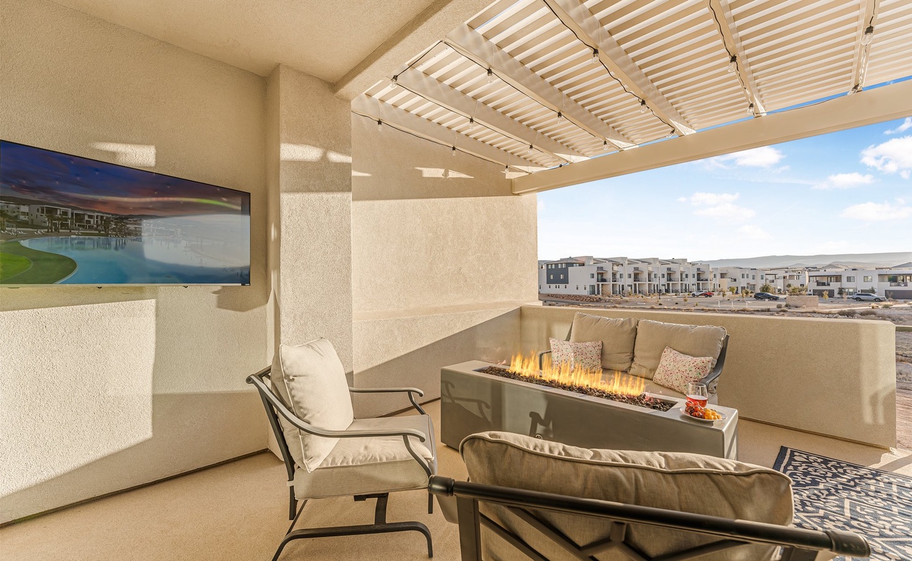 Patio w/ Fire Table, TV and Hot Tub