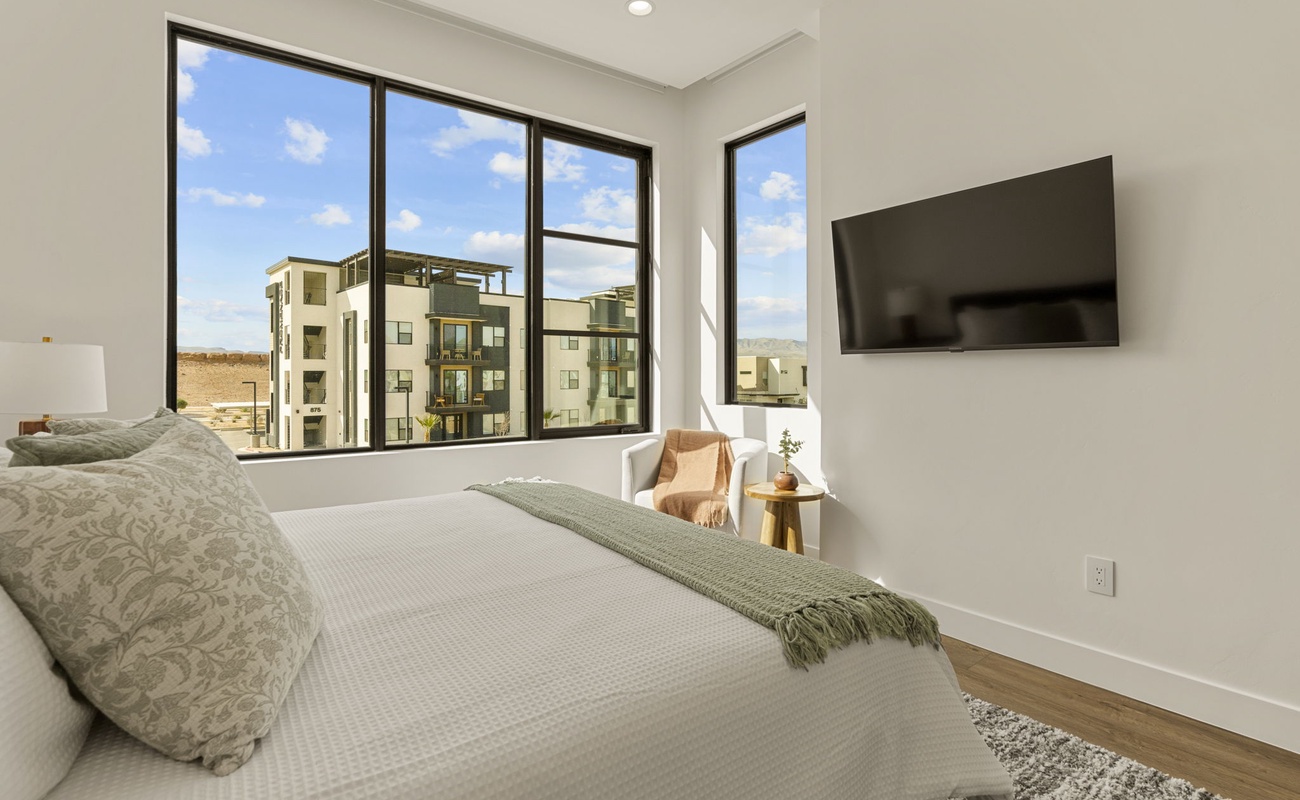 Unit B - King Bedroom