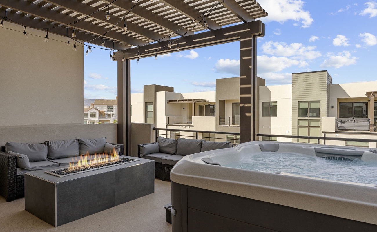 Private Hot Tub + Fire Table