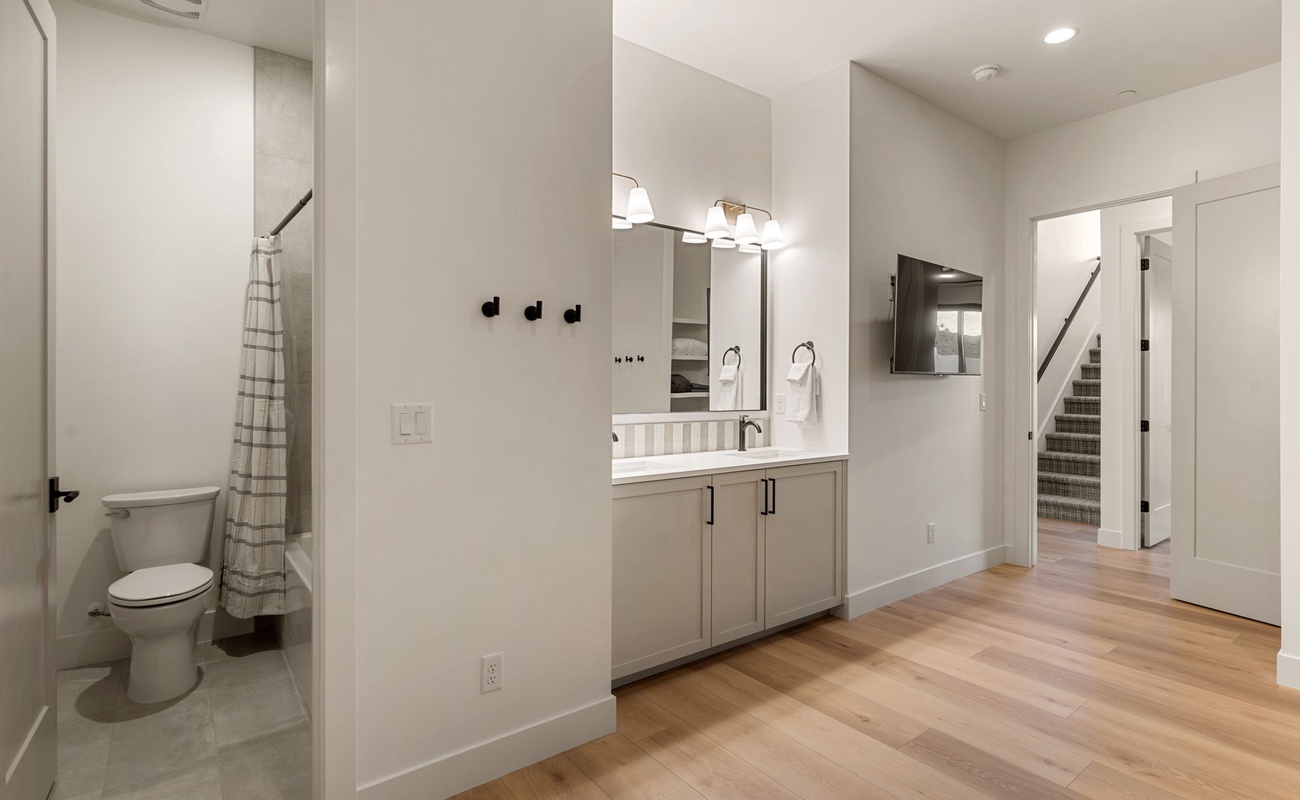 House 1: Bathroom