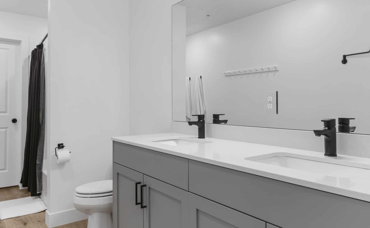 King Attached Bathroom