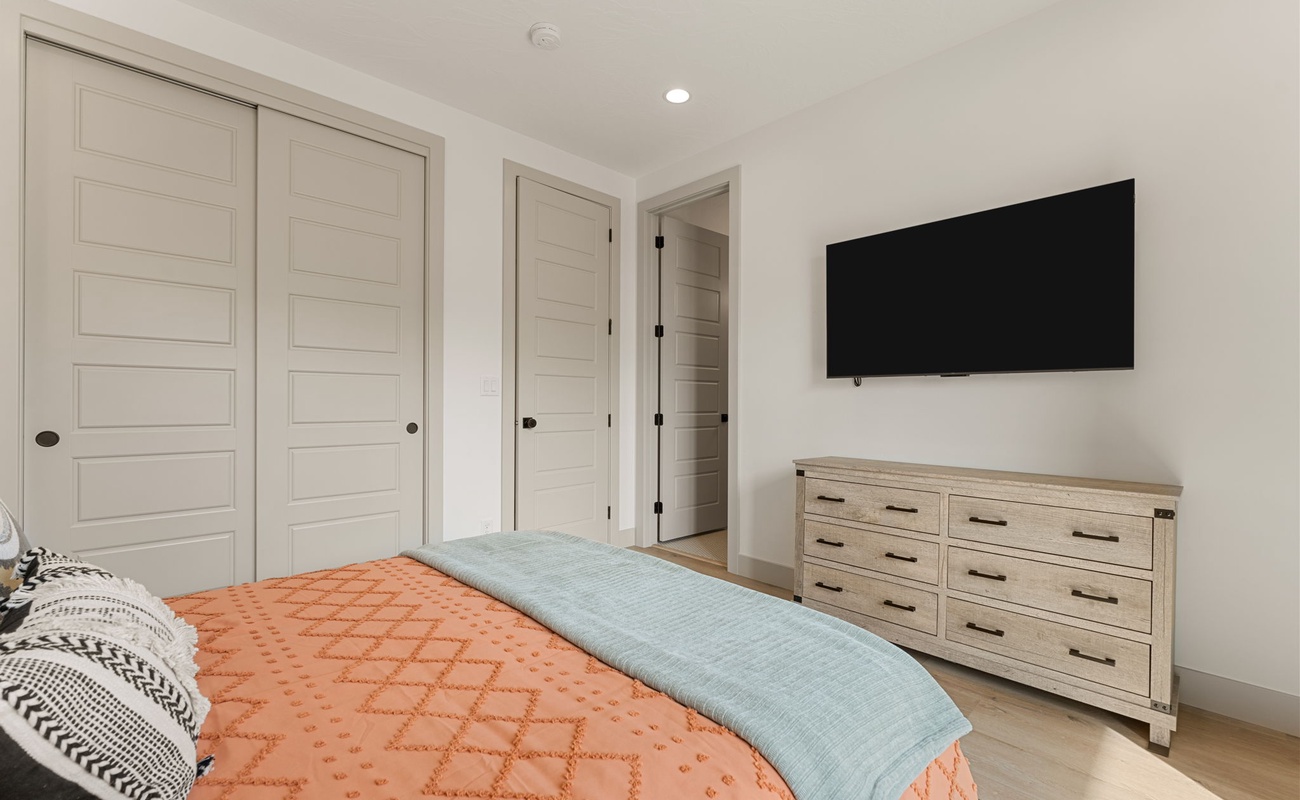 Queen Bedroom