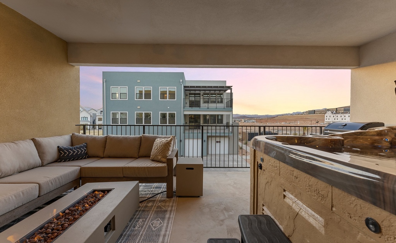 Patio / Hot Tub / Fire Table